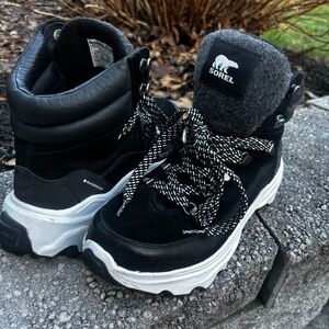 Sorel Women's Kinetic Breakthru Conquest Boot Size 9.5